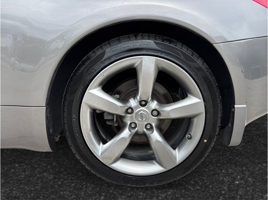 Used 2009 Nissan 350Z Touring RWD image 12