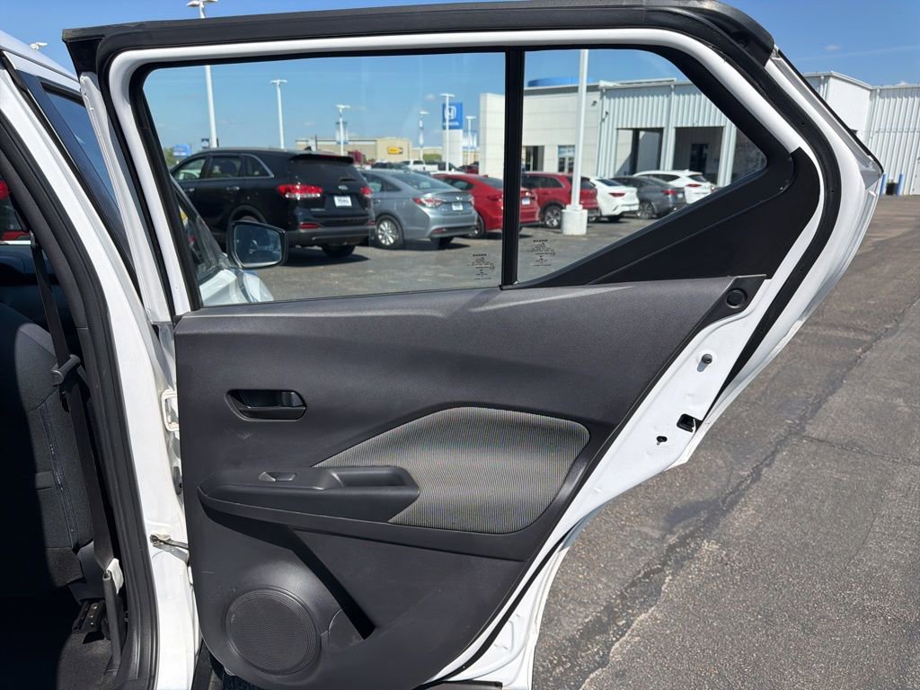 Used 2020 Nissan Kicks S image 26