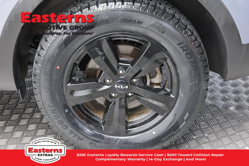 Used 2023 Kia Sorento LX AWD/4WD image 9
