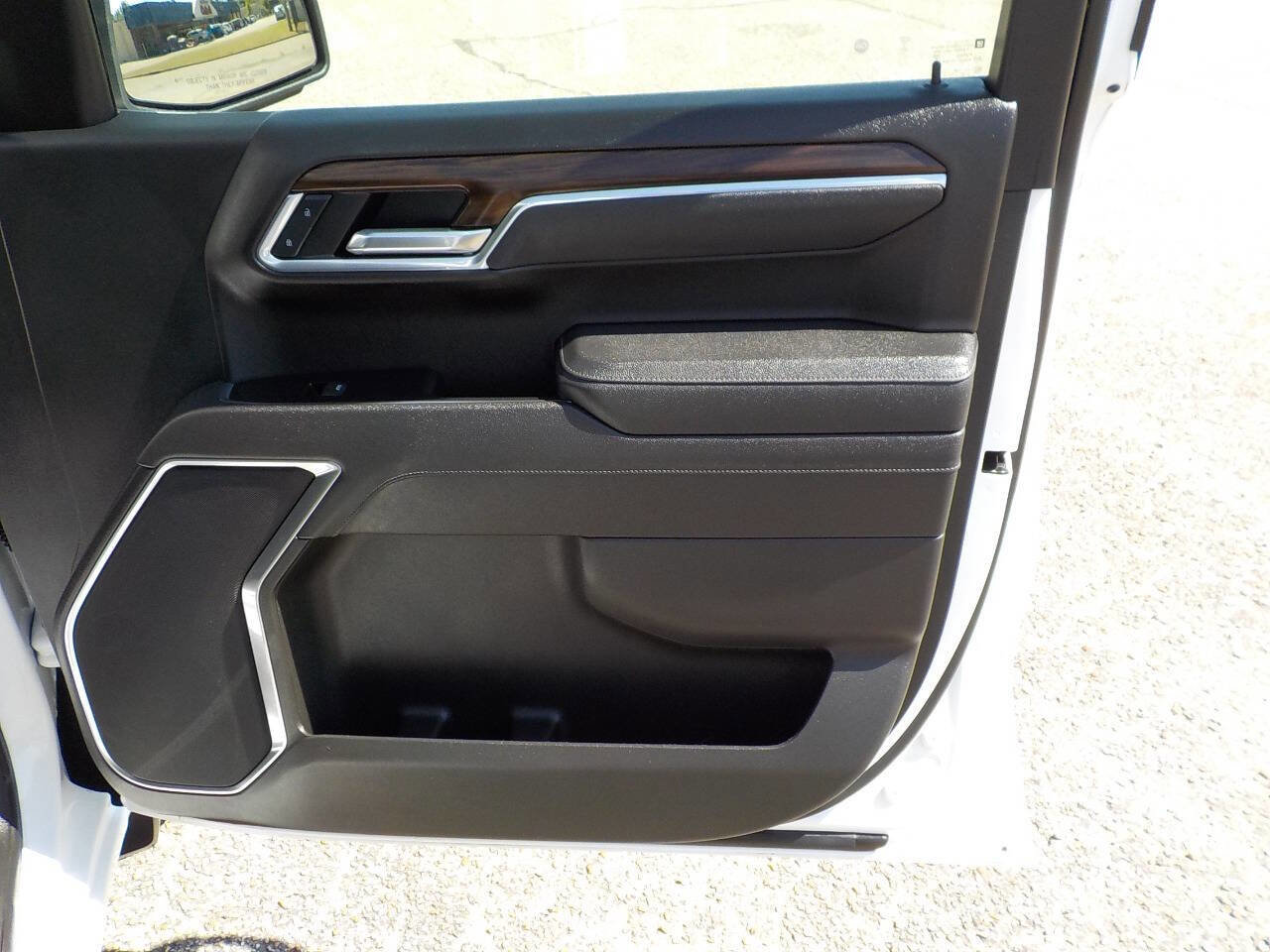 Used 2025 GMC Sierra 1500 SLT AWD/4WD image 27