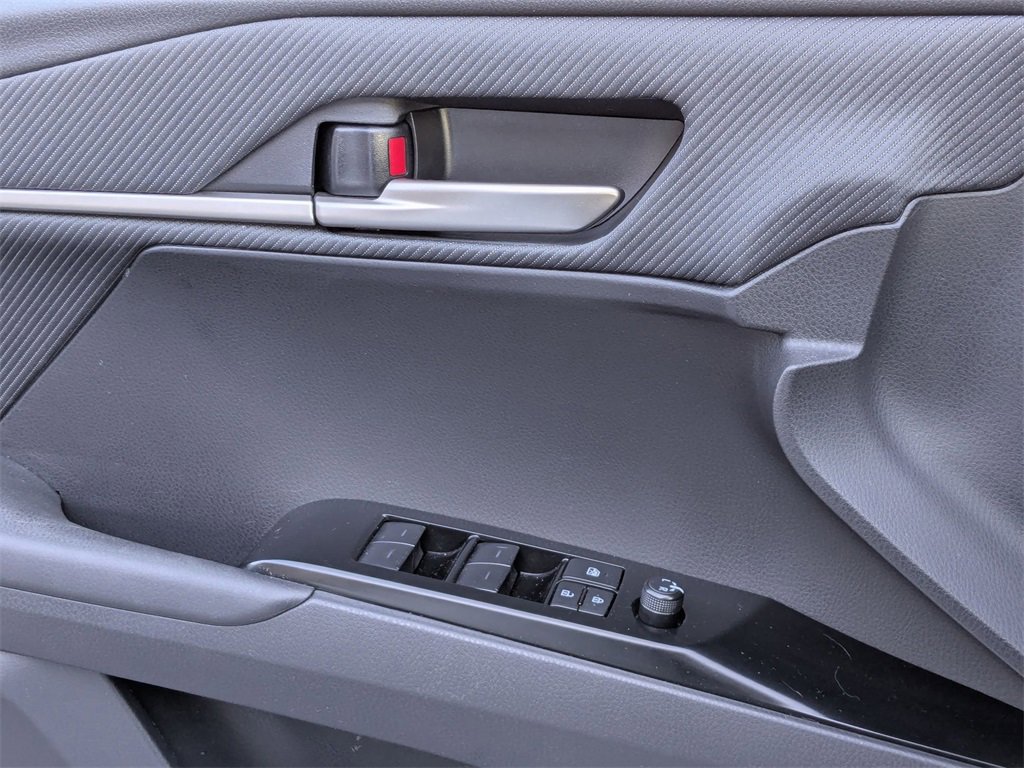 Used 2025 Toyota Camry SE image 14