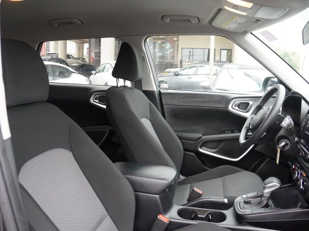 Used 2023 Kia Soul LX w/ Option Group 015 image 17