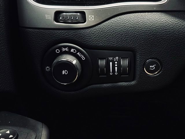 Used 2022 Jeep Cherokee Limited image 31