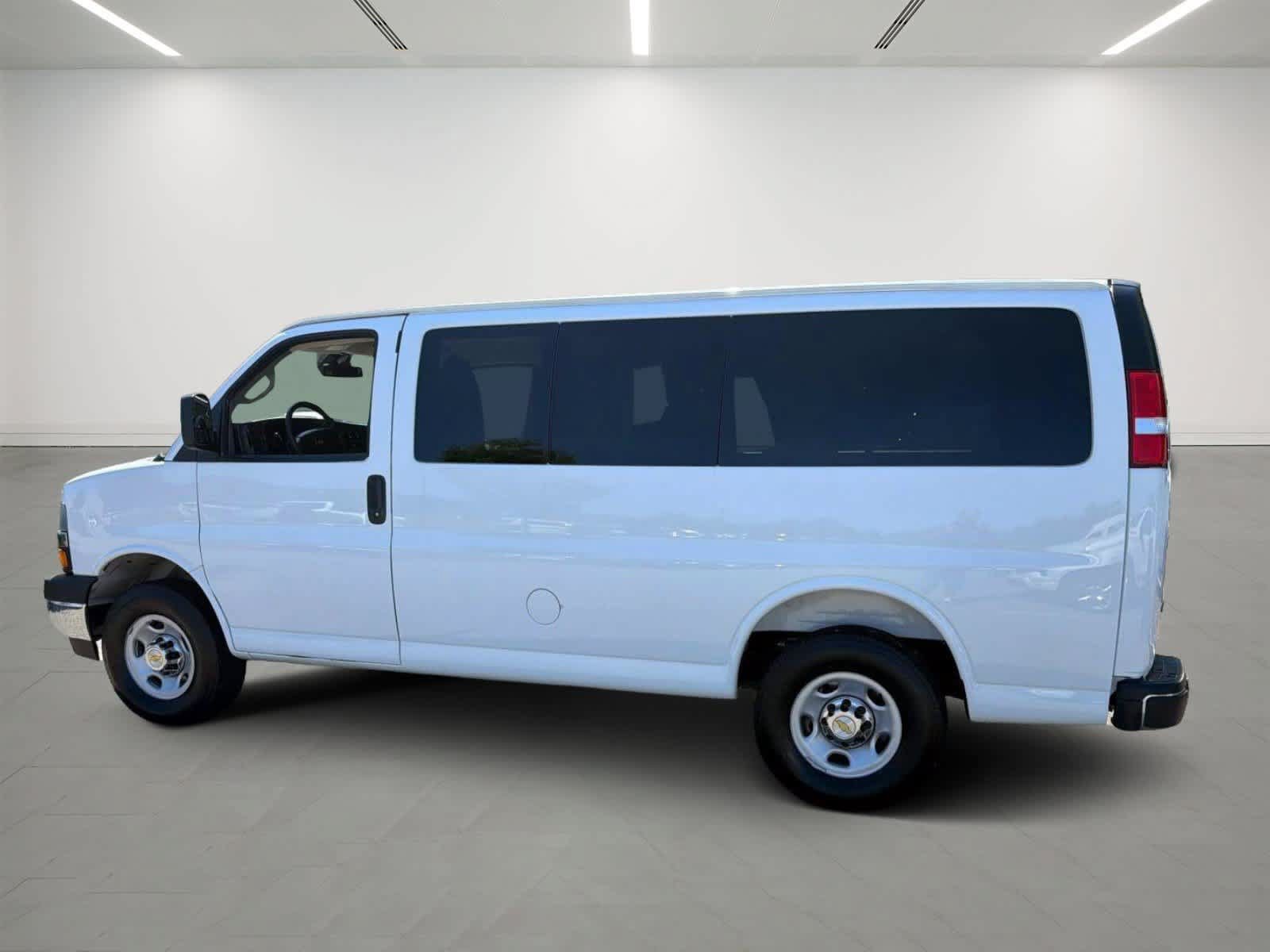 Used 2025 Chevrolet Express 2500 LT RWD image 3