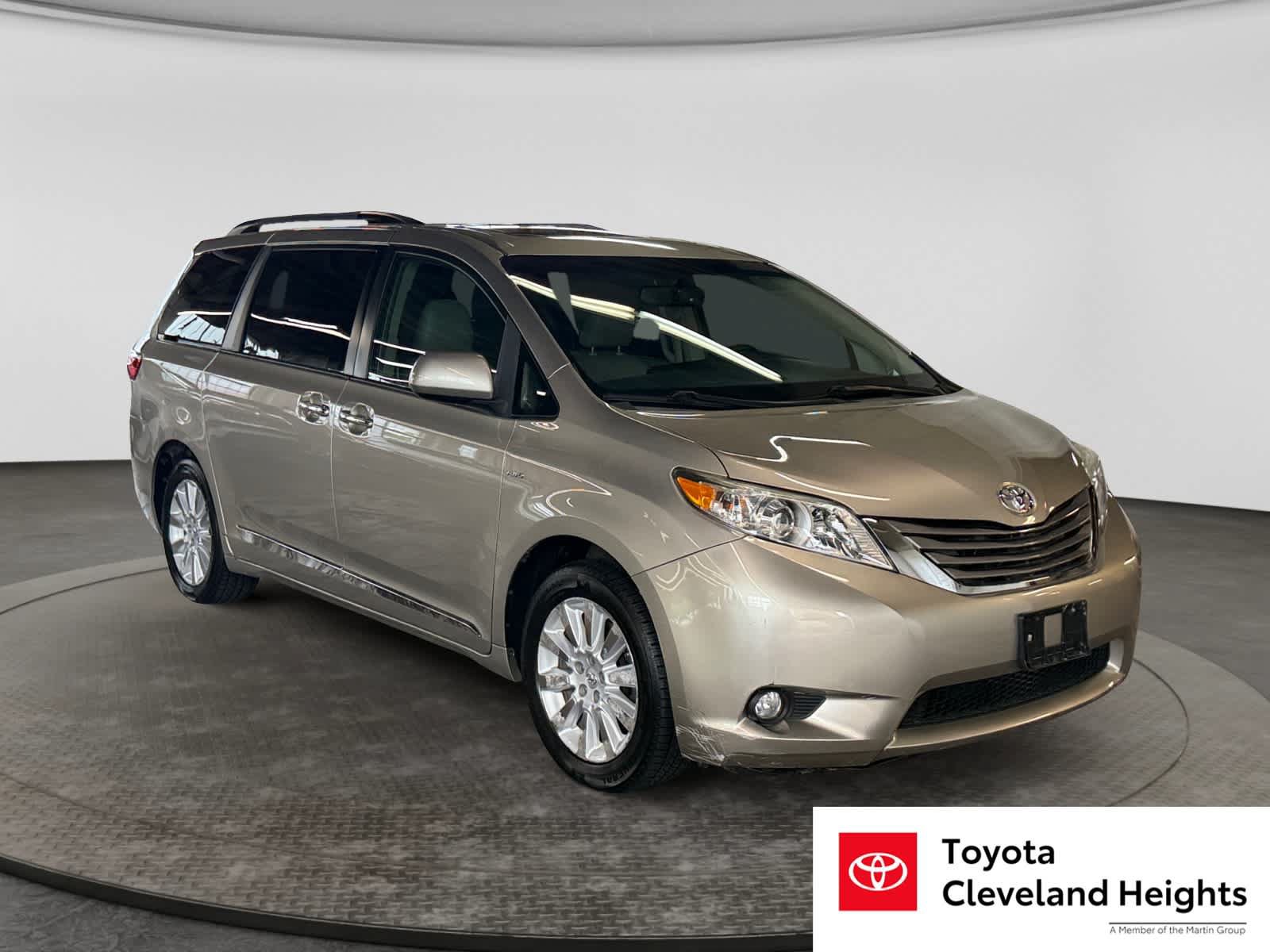Used 2016 Toyota Sienna XLE AWD/4WD image 3
