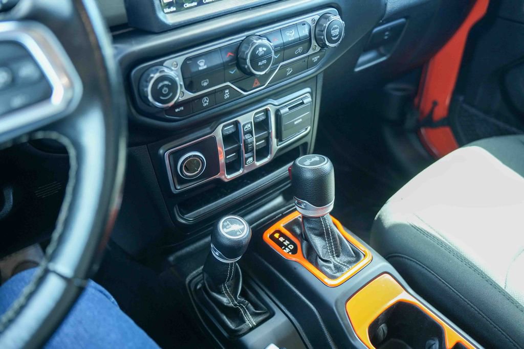 Used 2020 Jeep Wrangler Unlimited Sahara w/ Uconnect 4C Nav & Sound Group AWD/4WD image 32