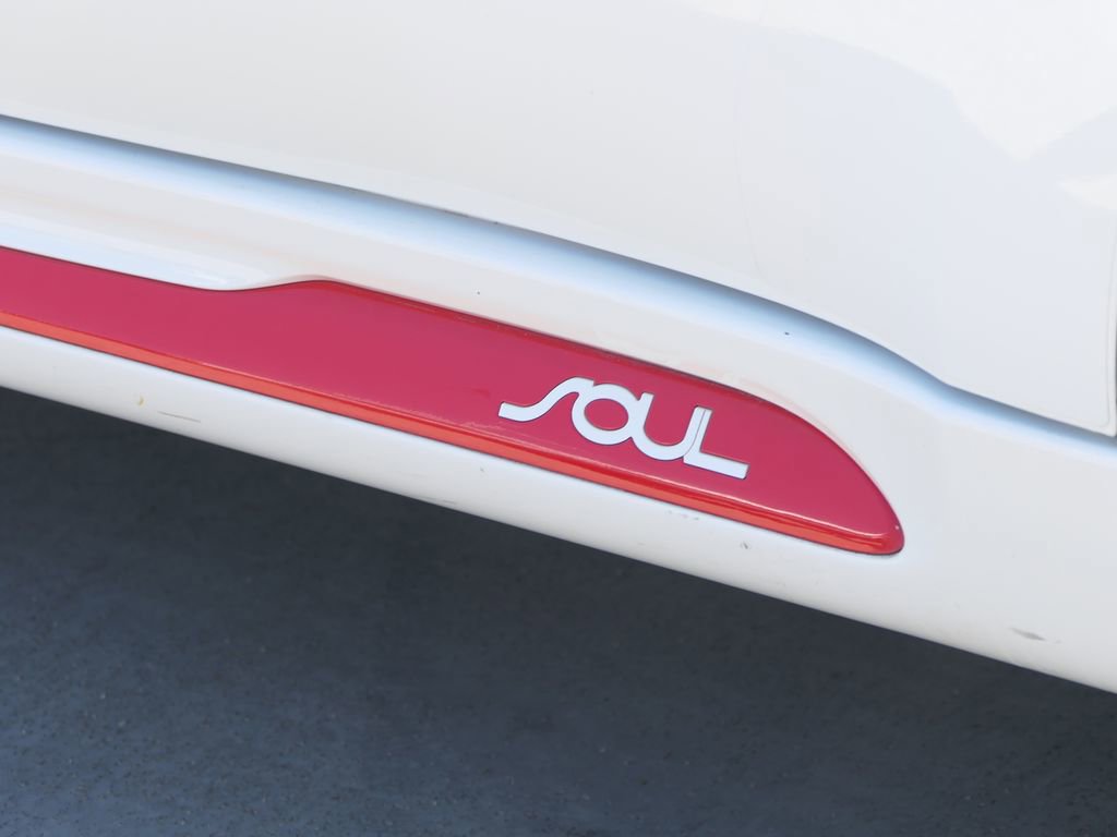 Used 2014 Kia Soul + FWD image 13