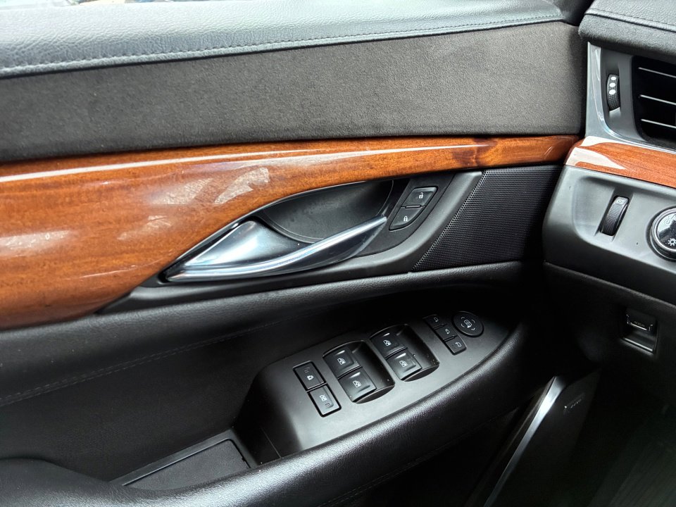 Used 2016 Cadillac Escalade Premium AWD/4WD image 36