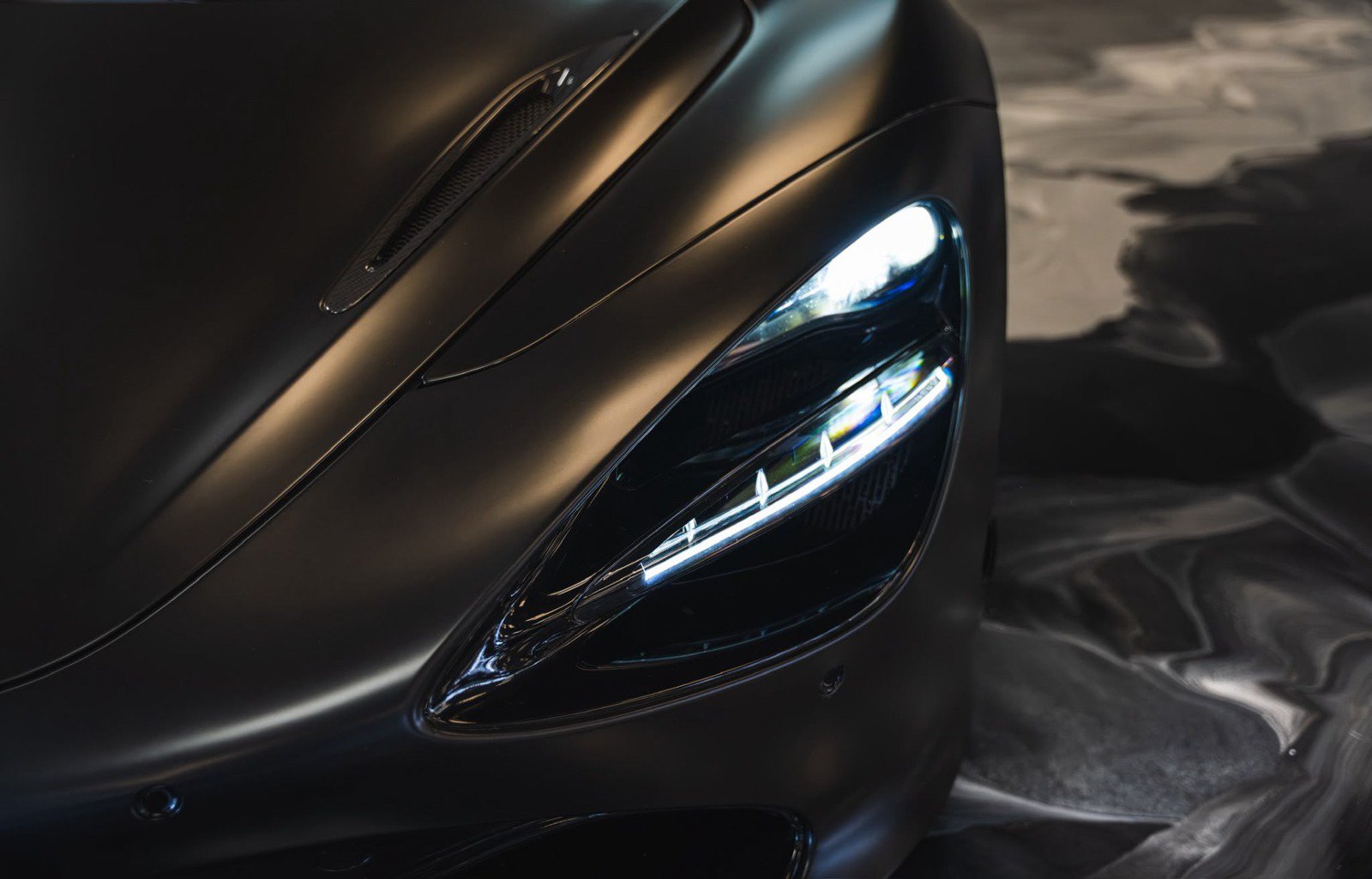 Used 2020 McLaren 720S Performance RWD image 7