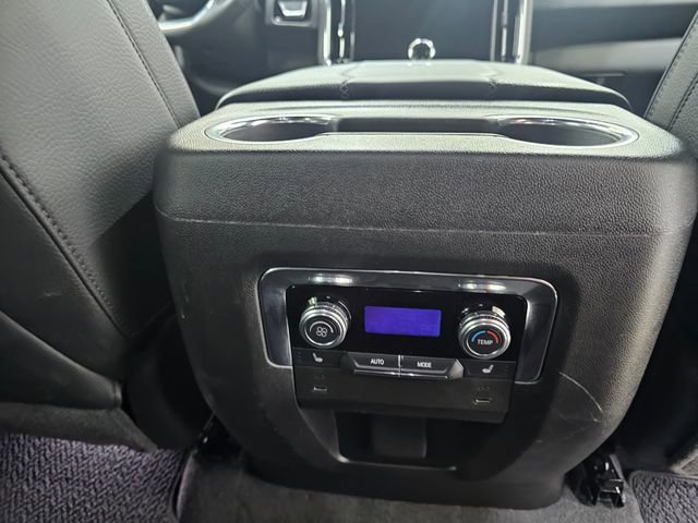 Used 2025 GMC Yukon XL Denali AWD/4WD image 19