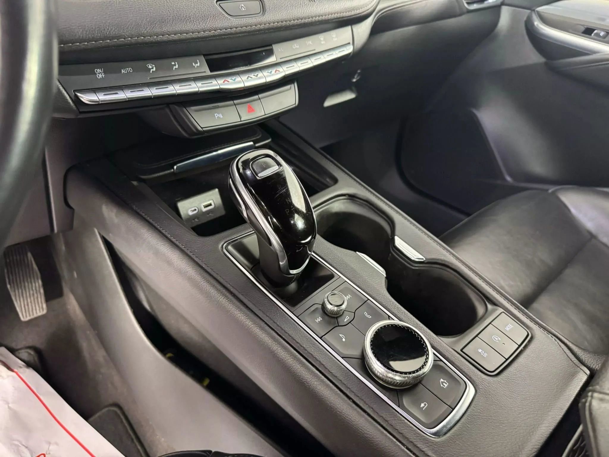 Used 2021 Cadillac XT4 Premium Luxury image 22