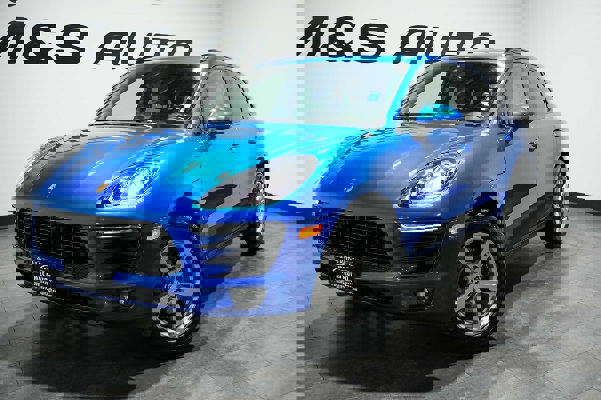 Used 2018 Porsche Macan AWD/4WD image 2