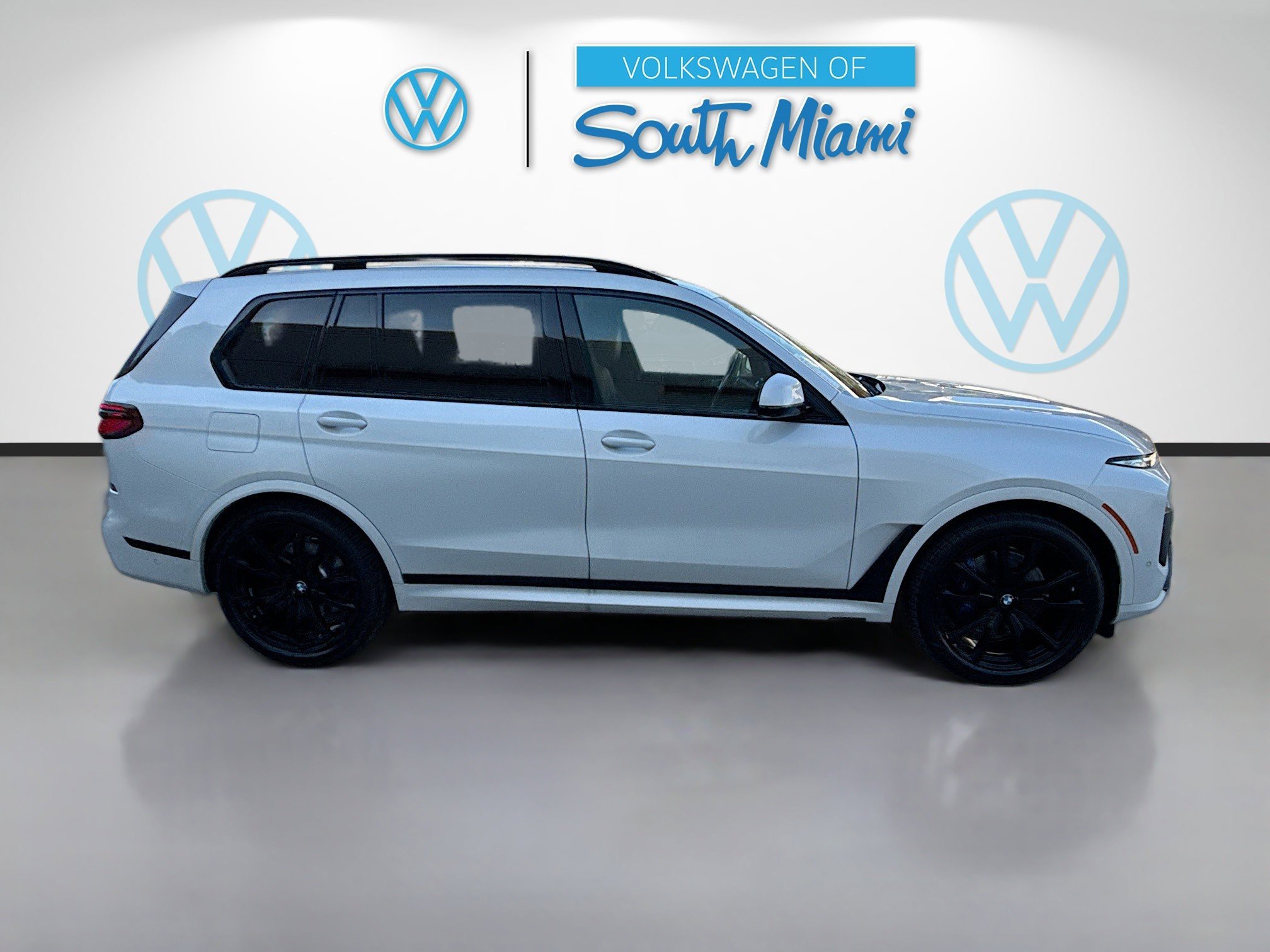 Used 2023 BMW X7 xDrive40i w/ M Sport Package image 8