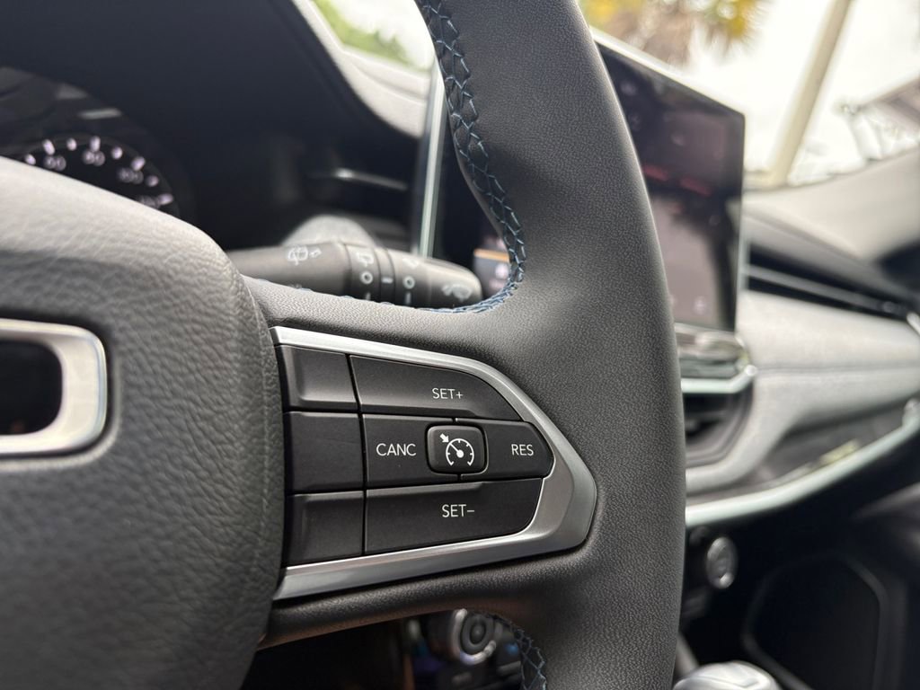 Used 2022 Jeep Compass Latitude image 16