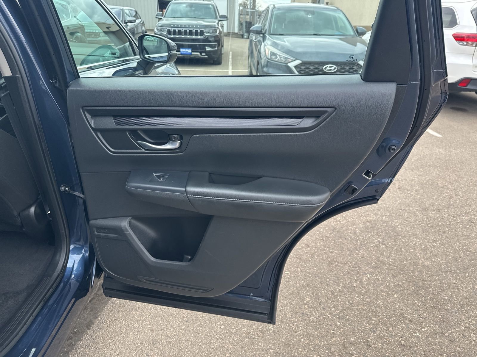 Used 2023 Honda CR-V LX image 28