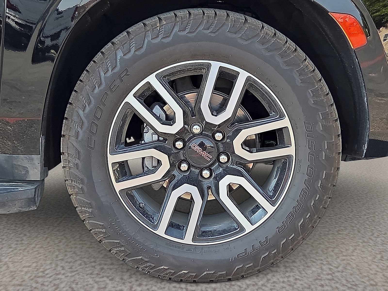 Used 2023 GMC Yukon AT4 AWD/4WD image 11