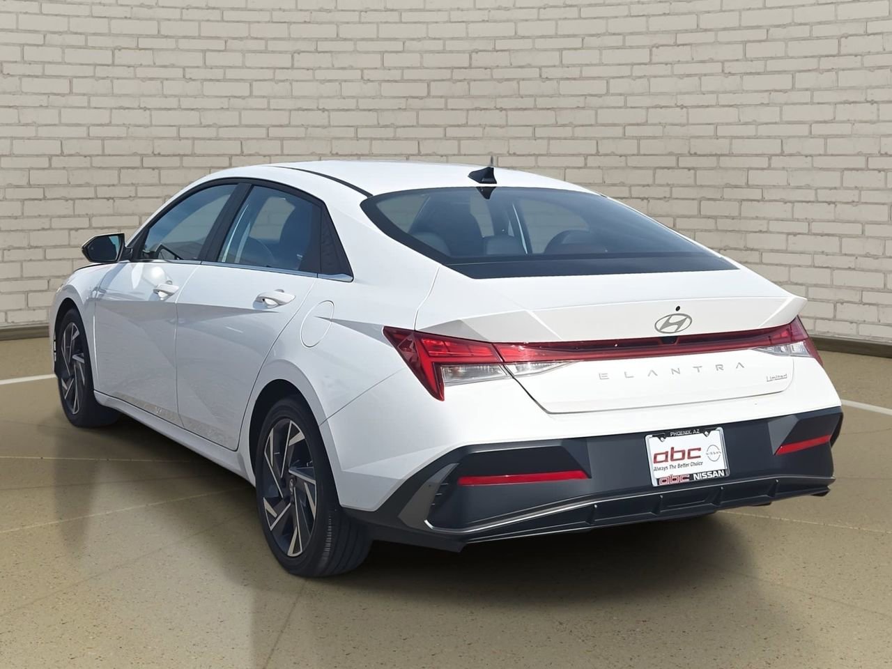 Used 2025 Hyundai Elantra Limited image 7