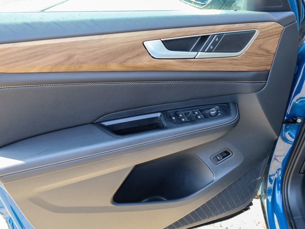 Certified 2025 Volkswagen Atlas SE w/ Black Wheel Package image 14