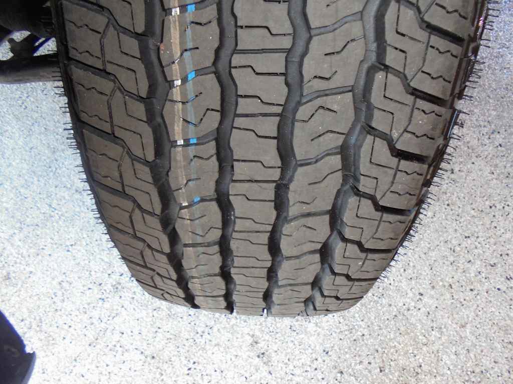 Used 2022 GMC Yukon AT4 AWD/4WD image 5