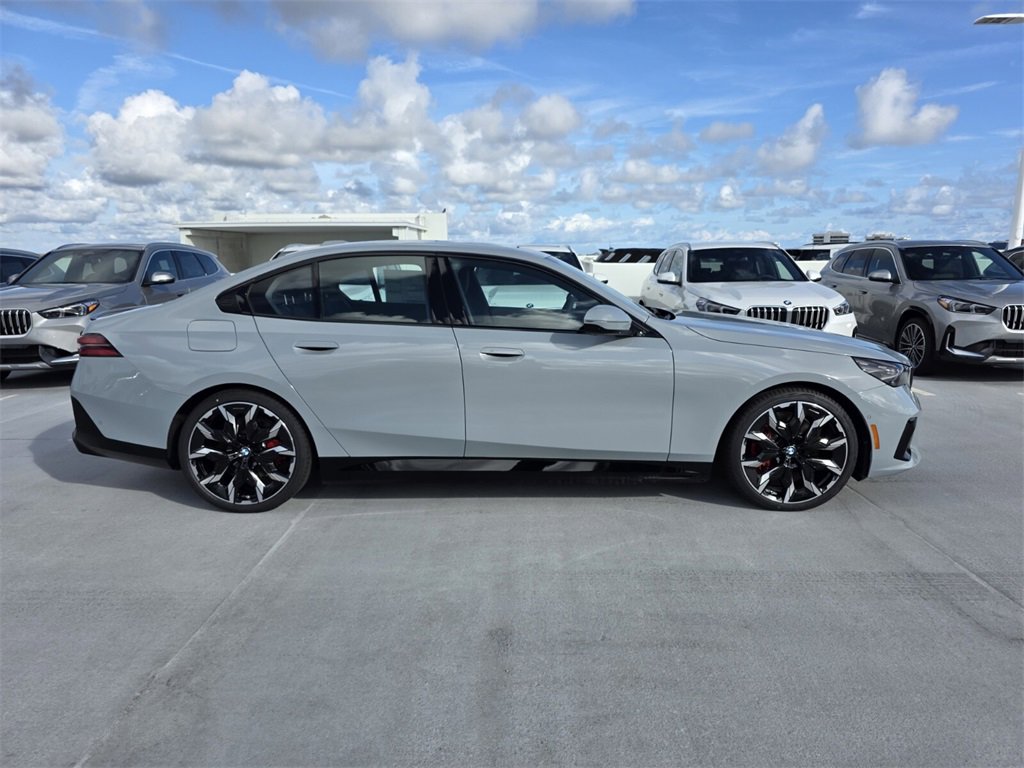 New 2026 BMW i5 eDrive40 w/ M Sport Package video 3