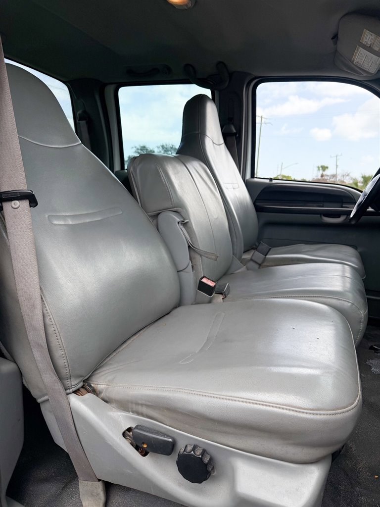 Used 2006 Ford F450 XLT image 16