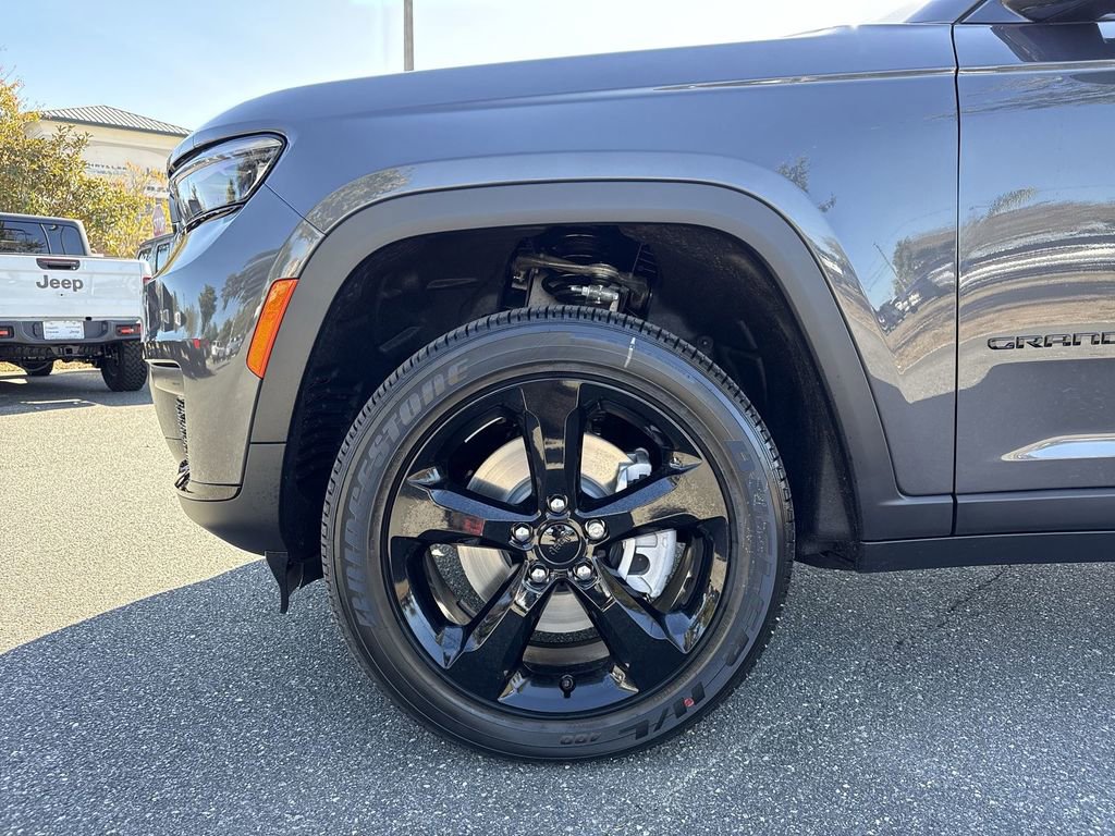 New 2025 Jeep Grand Cherokee L Altitude image 10
