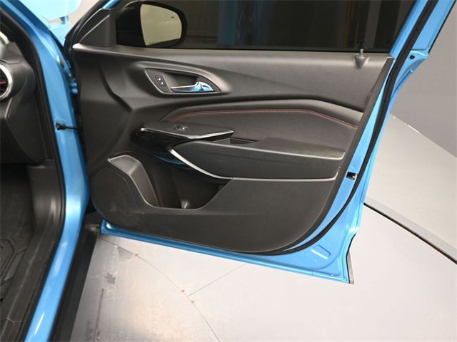 Used 2025 Chevrolet Trax RS w/ Sunroof Package image 11