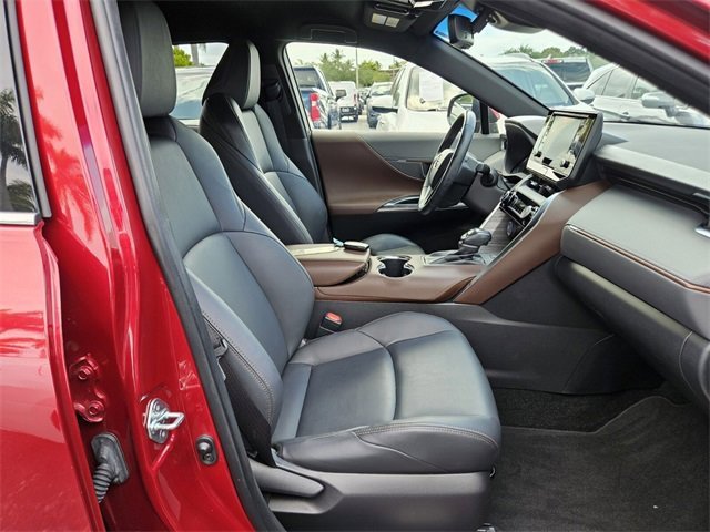 Used 2022 Toyota Venza XLE image 11