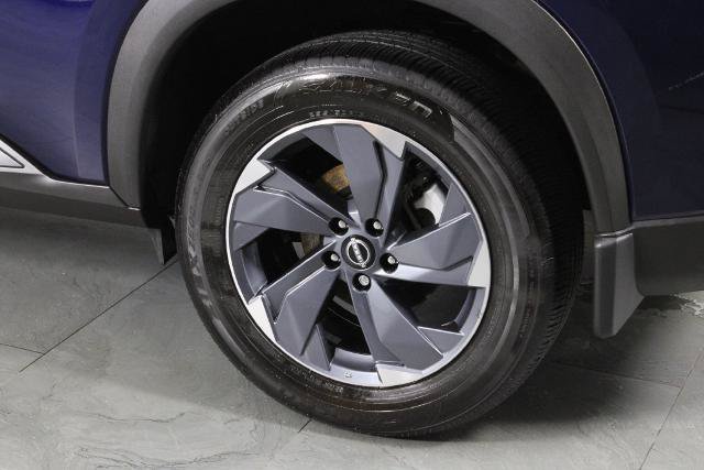 Certified 2025 Nissan Rogue SV FWD image 13