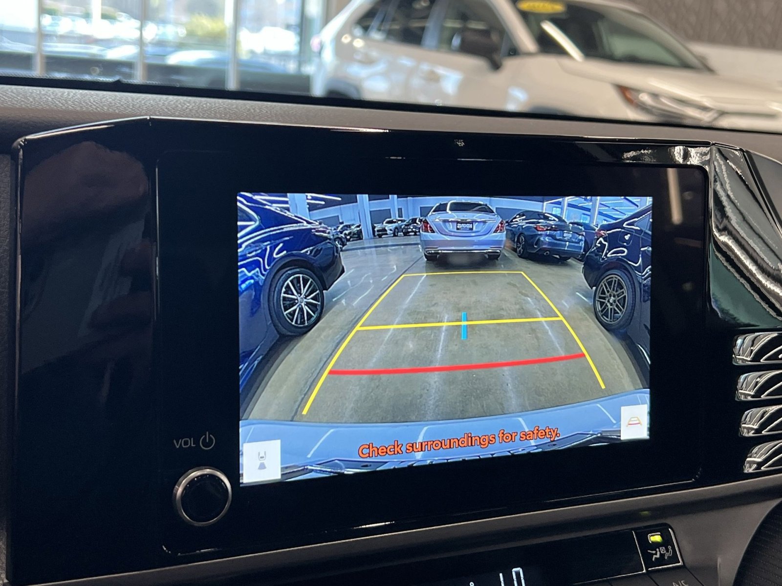 Used 2025 Toyota Camry SE image 17