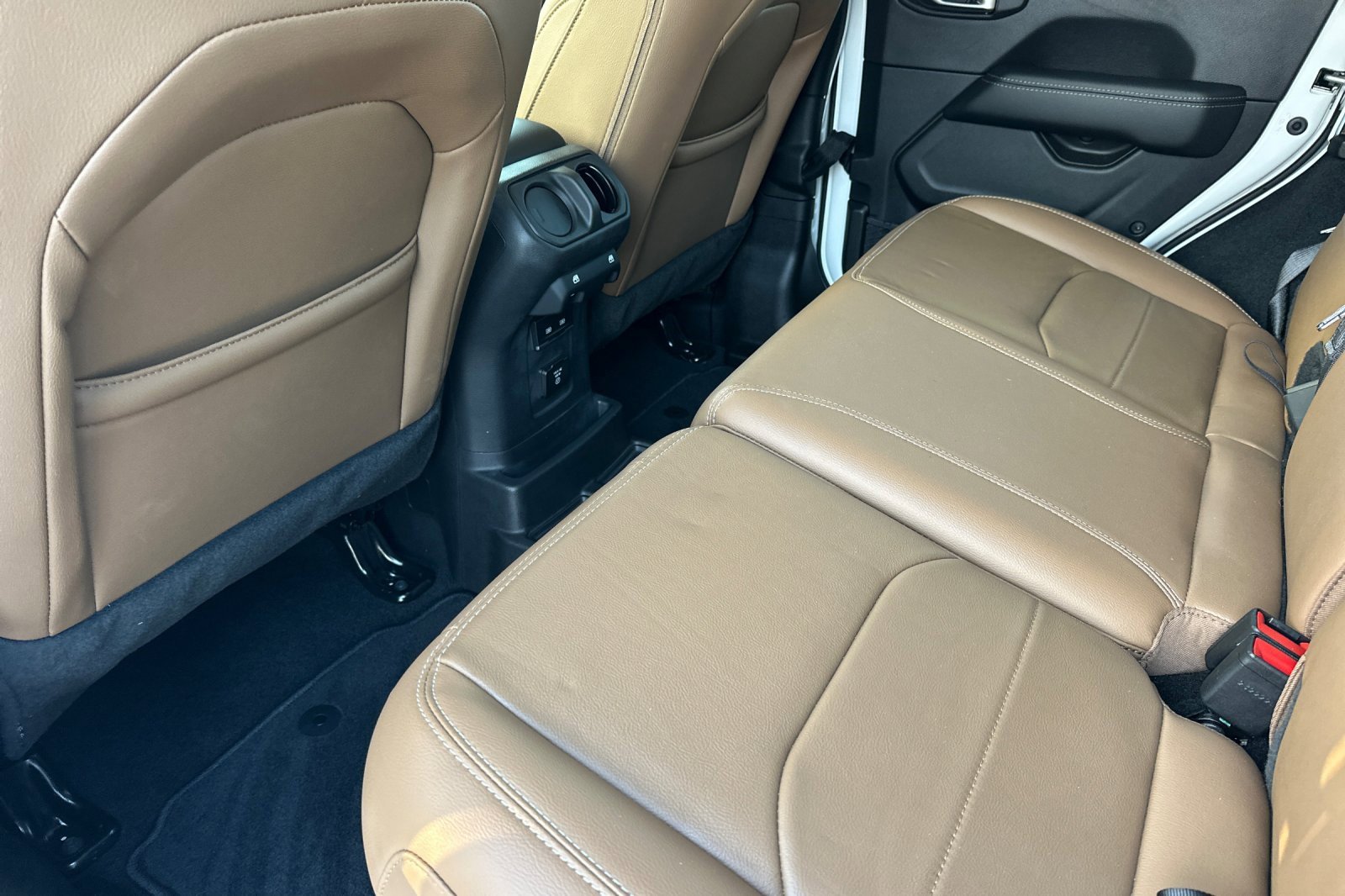 Used 2022 Jeep Wrangler Unlimited Sahara w/ Safety Group image 12