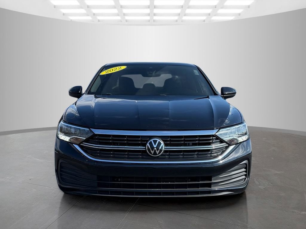 Used 2022 Volkswagen Jetta SE image 2