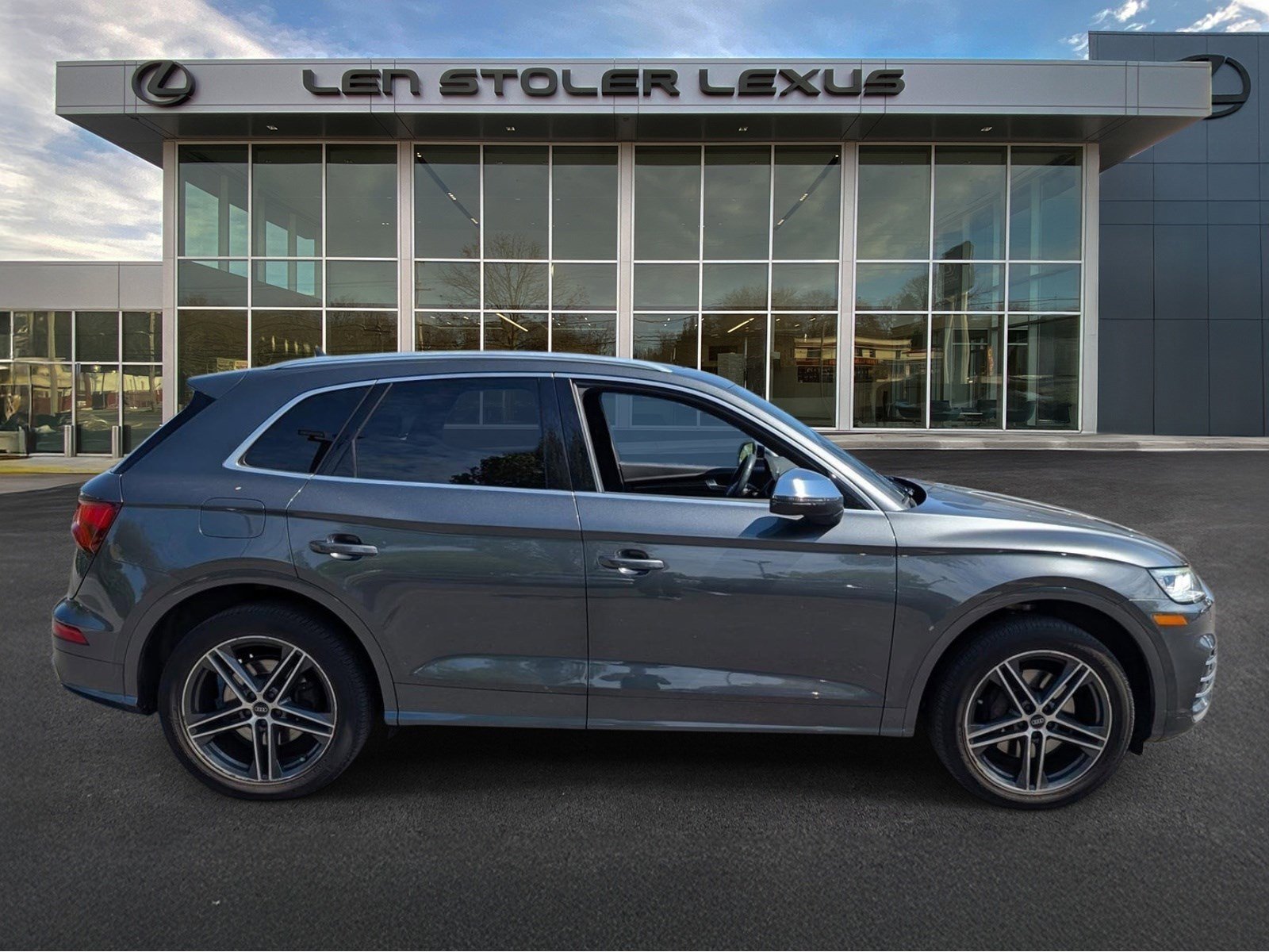 Used 2020 Audi SQ5 Premium Plus w/ Premium Plus Package AWD/4WD image 2