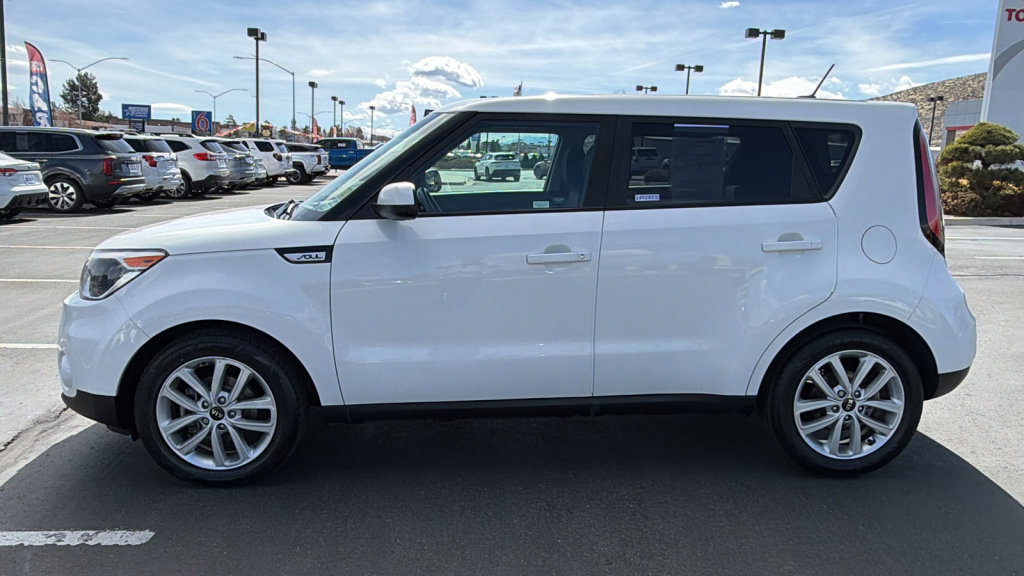 Used 2017 Kia Soul + image 6