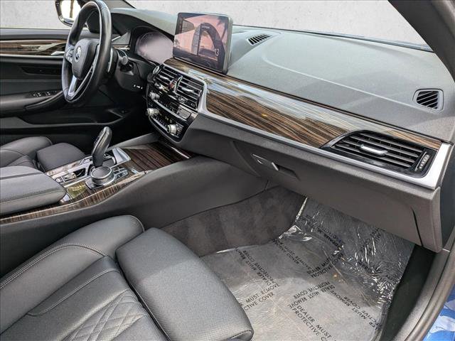 Used 2023 BMW 540i w/ Convenience Package image 29