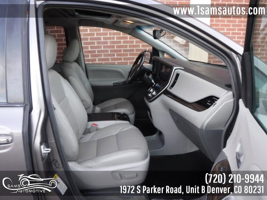 Used 2017 Toyota Sienna XLE Premium image 12