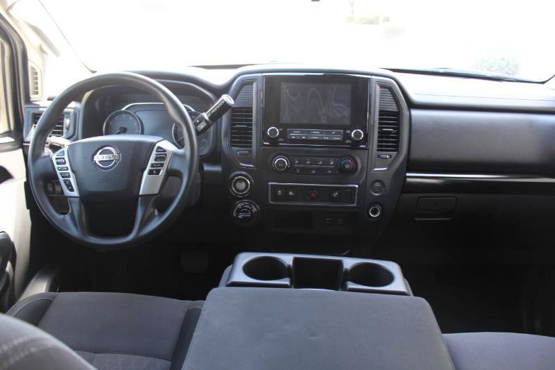 Used 2022 Nissan Titan SV AWD/4WD image 18
