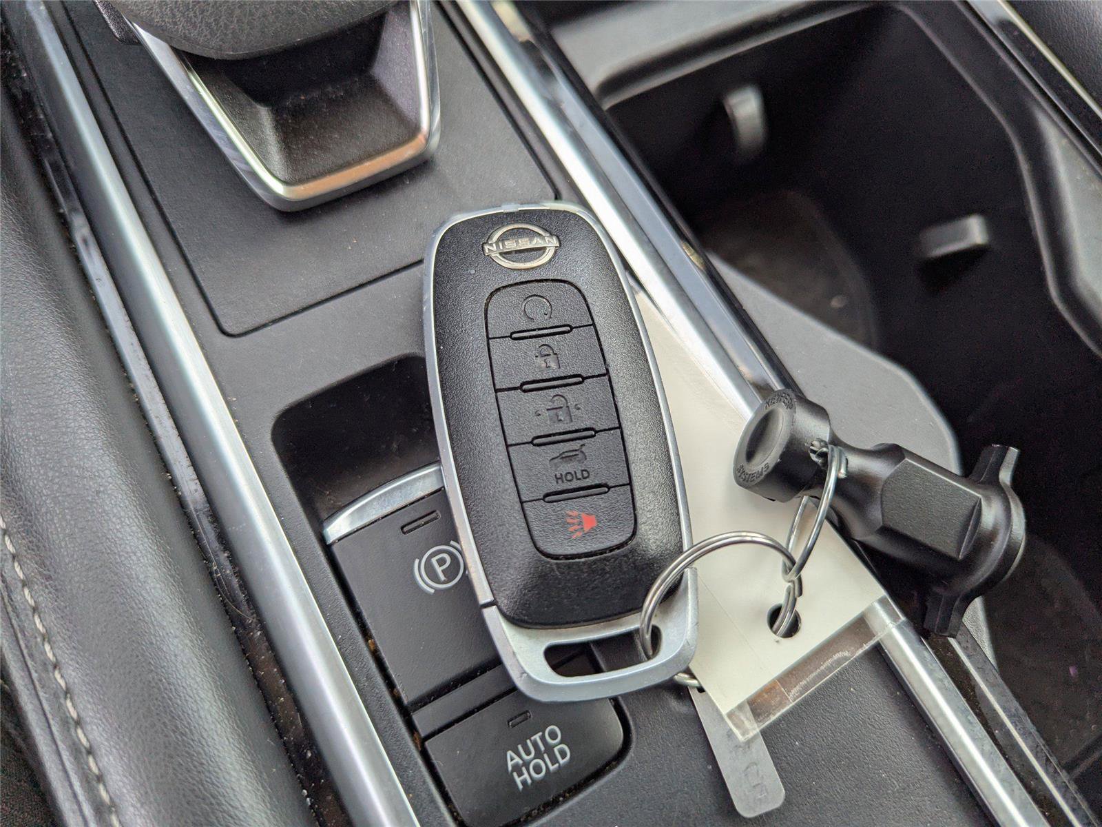 Used 2023 Nissan Pathfinder SL image 28