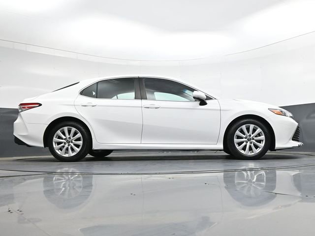 Used 2018 Toyota Camry LE image 27