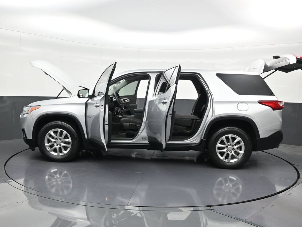 Used 2021 Chevrolet Traverse LS image 34
