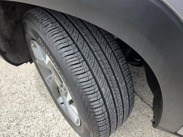 Used 2025 Chevrolet Trax LT FWD image 26