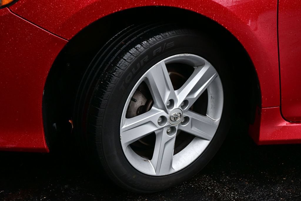 Used 2013 Toyota Camry SE FWD image 10