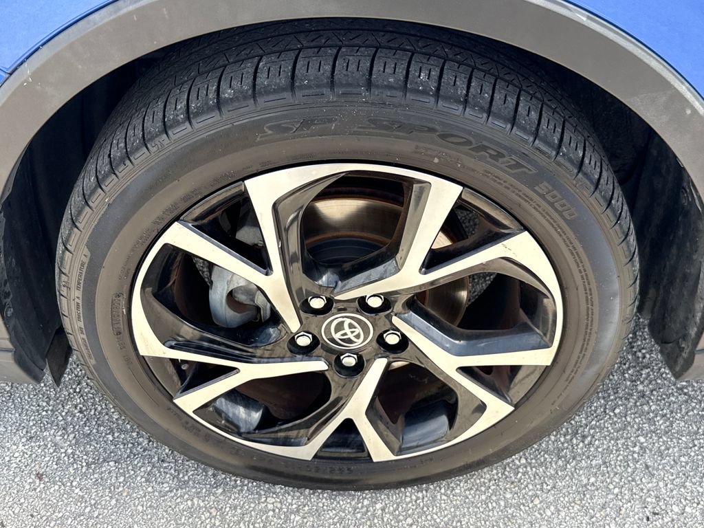 Used 2020 Toyota C-HR XLE FWD image 11