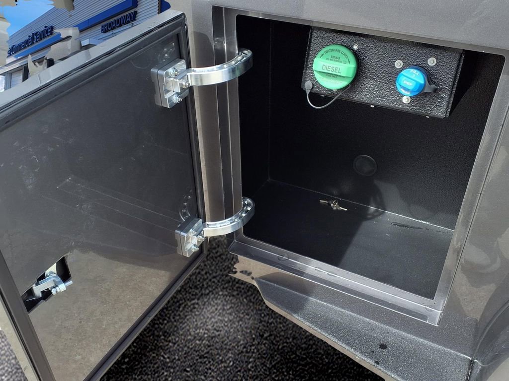 New 2025 Ford F450 Lariat w/ Lariat Ultimate Package image 12