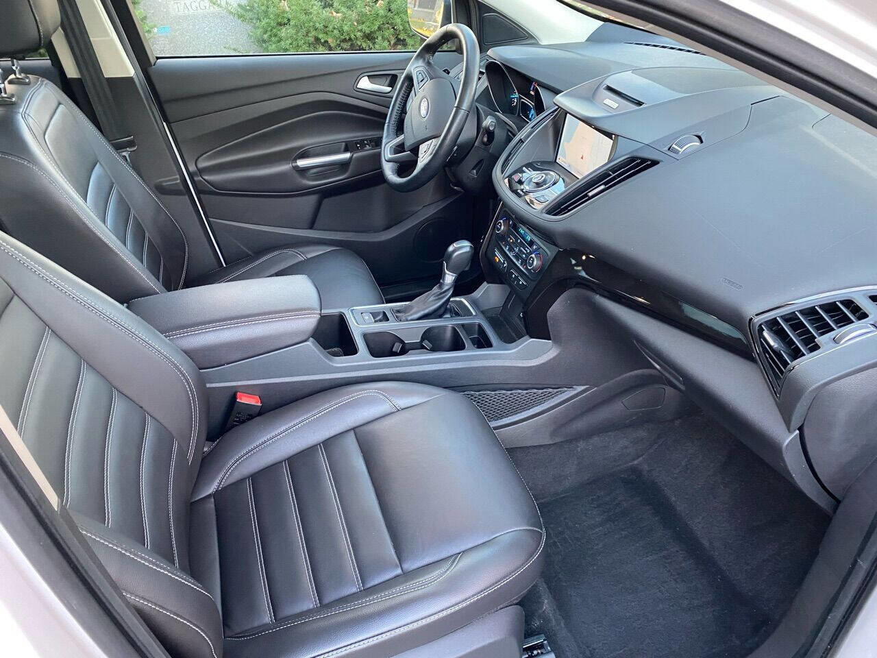 Used 2017 Ford Escape Titanium w/ Canadian Touring Package image 24