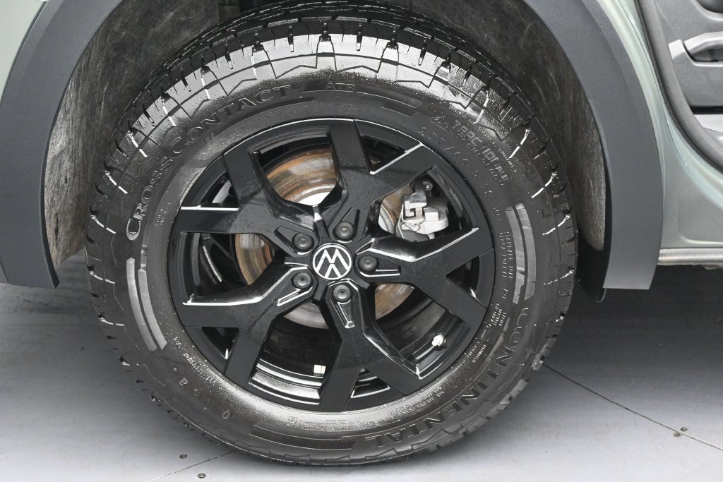 Used 2025 Volkswagen Atlas Peak Edition SE AWD/4WD image 34