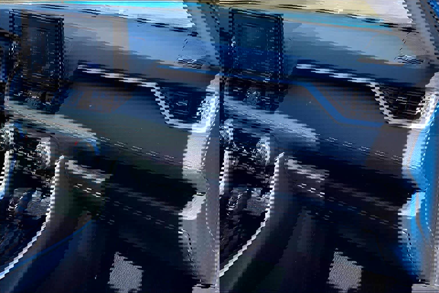 Used 2021 Toyota RAV4 XLE Premium image 18