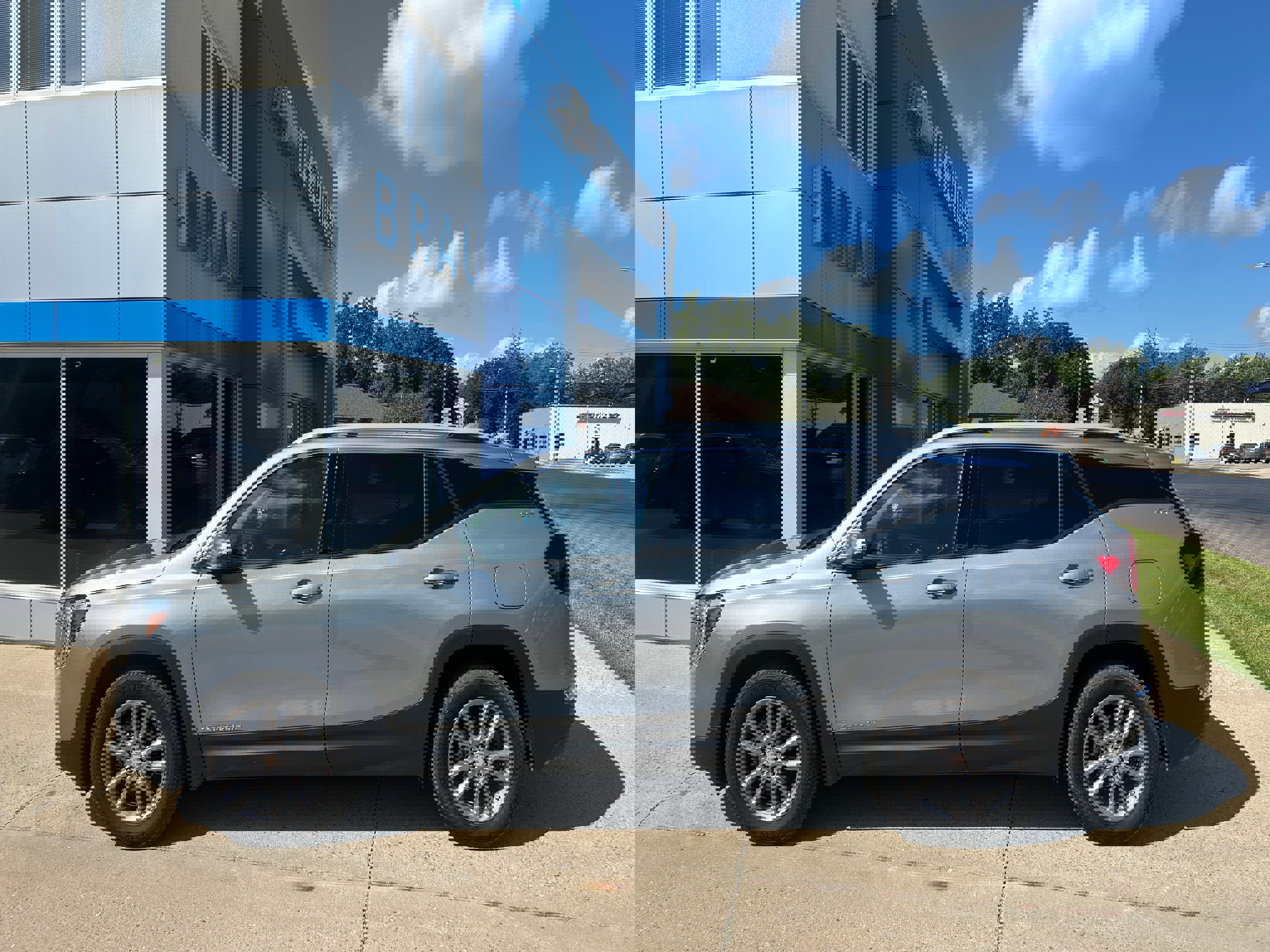 Certified 2024 GMC Terrain SLT image 1