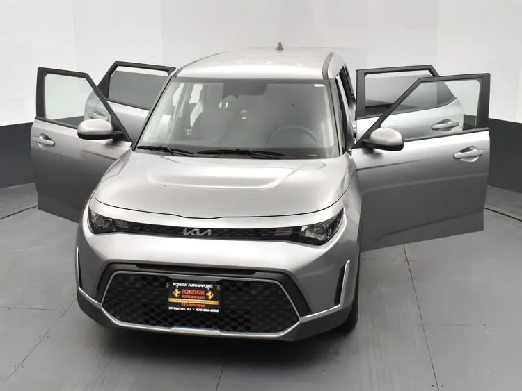 Used 2025 Kia Soul LX w/ LX Technology Package image 10