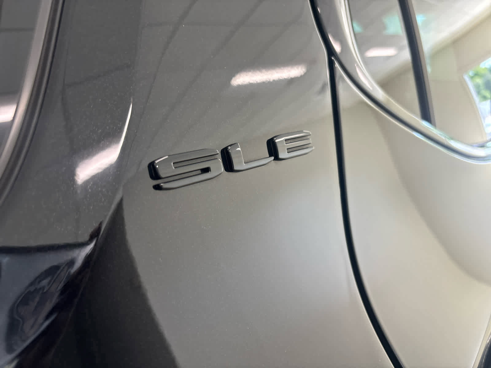 Used 2023 GMC Acadia SLE w/ Driver Convenience Package image 15